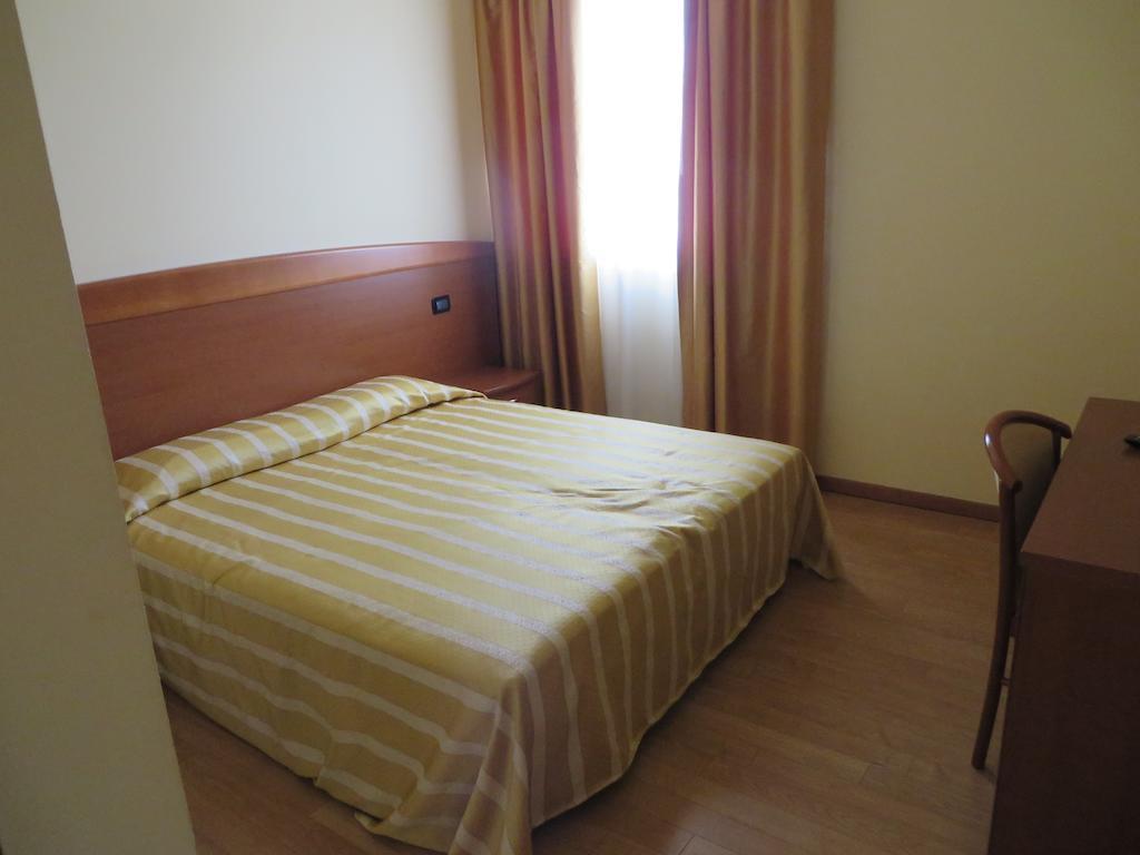 Hotel San Tomio Isola Vicentina Eksteriør bilde