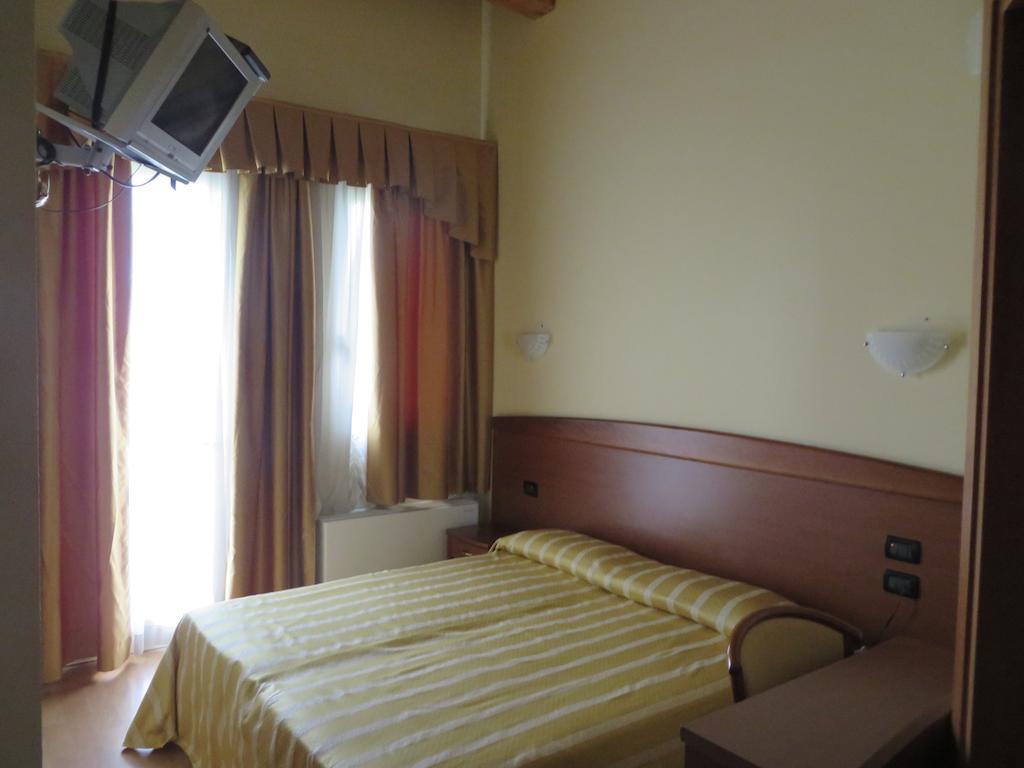 Hotel San Tomio Isola Vicentina Eksteriør bilde