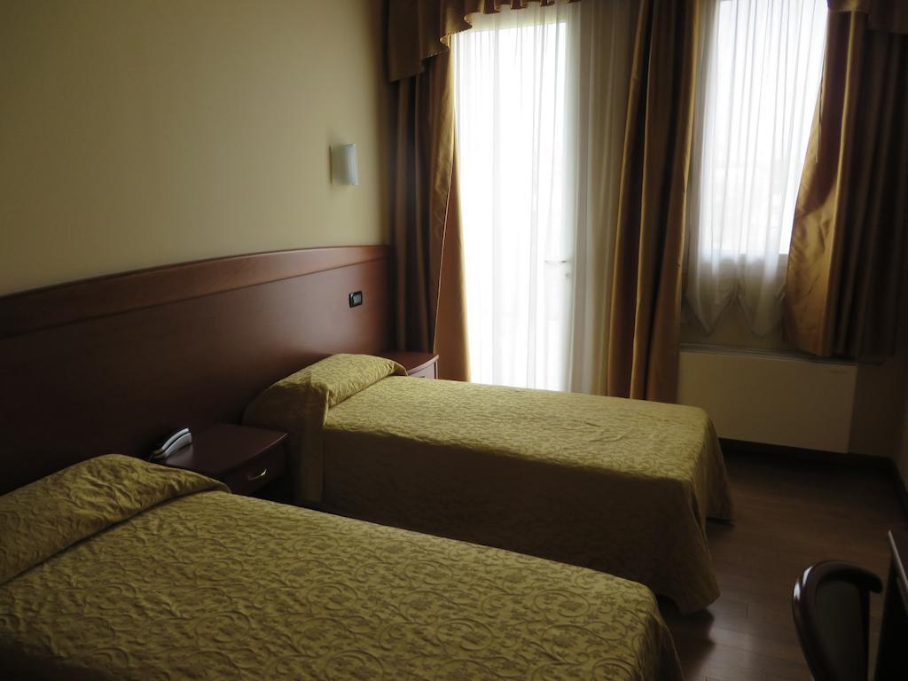Hotel San Tomio Isola Vicentina Eksteriør bilde